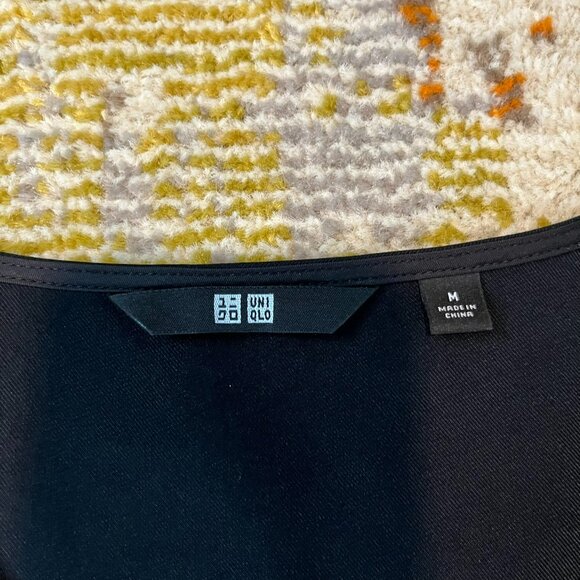 Uniqlo Black V-Neck Drape Blouse, Size Medium - Picture 4 of 6